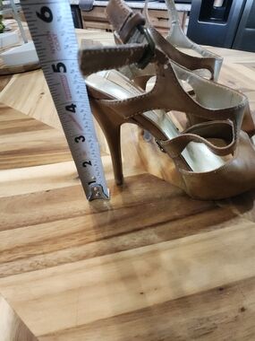 Simply Vera Vera Wang Brown Strappy Platform Heels